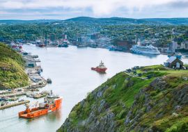 Lais Puzzle - Ein Boot fährt durch den Narrow Waterway bei Saint John, Neufundland, Kanada - 1.000 Teile