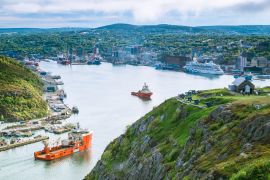 Lais Puzzle - Ein Boot fährt durch den Narrow Waterway bei Saint John, Neufundland, Kanada - 2.000 Teile