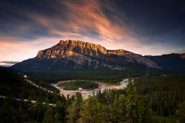 Lais Puzzle - Sonnenaufgang Der Bow River und Mount Rundle bei den Hoodoos - 2.000 Teile