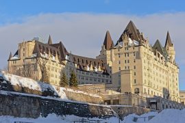 Lais Puzzle - Das Schloss Fairmont Château Laurier an einem Wintertag mit Schnee in Ottawa, der Hauptstadt Kanadas - 2.000 Teile