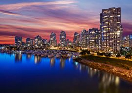 Lais Puzzle - Skyline von Apartments in Vancouver mit rotem Abendhimmel in der Abenddämmerung - 1.000 Teile