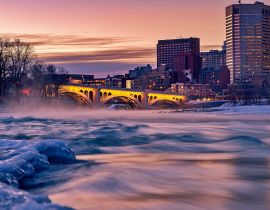 Lais Puzzle - Sonnenaufgang über dem winterlichen Bow River in der Innenstadt von Calgary - 40, 100, 200, 500, 1.000 & 2.000 Teile