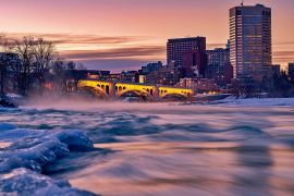 Lais Puzzle - Sonnenaufgang über dem winterlichen Bow River in der Innenstadt von Calgary - 2.000 Teile