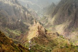 Lais Puzzle - Santo Antao, Kap Verde. Berggipfel im trockenen Xo-Xo-Tal - 2.000 Teile