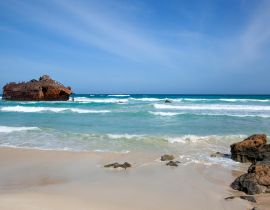 Lais Puzzle - Sanddünenlandschaft mit dem Atlantischen Ozean im Hintergrund in der Nähe von Cabo Santa Marina auf Boa Vista in Kap Verde - 40, 100, 200, 500, 1.000 & 2.000 Teile