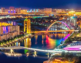 Lais Puzzle - Astana, Kasachstan, Nachtansicht der beleuchteten Hauptstadt von Kasachstan - 40, 100, 200, 500, 1.000 & 2.000 Teile