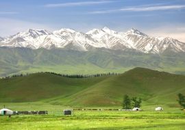 Lais Puzzle - Die schöne Landschaft mit dem Tian Shan Gebirge am Narn von Kirgisistan - 1.000 Teile