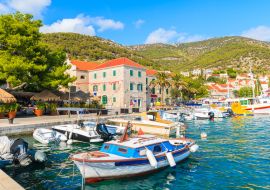 Lais Puzzle - Fischerboot im Hafen von Bol, Insel Brac, Kroatien - 1.000 Teile