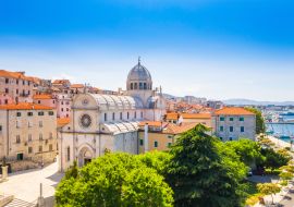 Lais Puzzle - Kroatien, Stadt Sibenik, Panoramablick auf die Altstadt, Kathedrale des Heiligen Jakobus, wichtigstes architektonisches Denkmal der Renaissance in Kroatien, UNESCO-Weltkulturerbe - 1.000 Teile