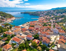 Lais Puzzle - Luftaufnahme der Bucht von Jelsa und der Uferpromenade auf der Insel Hvar - 40, 100, 200, 500, 1.000 & 2.000 Teile