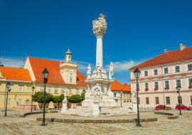 Lais Puzzle - Platz der Heiligen Dreifaltigkeit, Säulen mit Statuen in Tvrdja, alte historische Stadt Osijek, Kroatien - 1.000 Teile