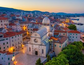 Lais Puzzle - Luftaufnahme der Kathedrale des Heiligen Jakobus und der Uferpromenade von Sibenik, Kroatien, bei Sonnenaufgang - 40, 100, 200, 500, 1.000 & 2.000 Teile