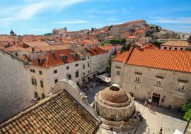 Lais Puzzle - Der berühmte Onofrio-Brunnen in der Innenstadt von Dubrovnik, Blick von der Stadtmauer - 1.000 Teile