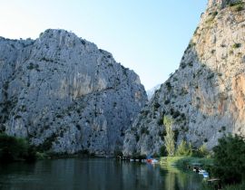 Lais Puzzle - Gebirge und der Fluss Cetina bei Omis, Kroatien - 40, 100, 200, 500, 1.000 & 2.000 Teile