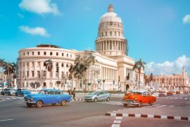 Lais Puzzle - Oldtimer in Havanna neben dem Capitol-Gebäude - 2.000 Teile