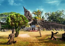 Lais Puzzle - Erstaunliche Aussicht auf Mythologie und religiöse Statuen im Wat Xieng Khuan Buddha Park. Vientiane, Laos - 1.000 Teile