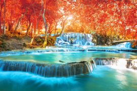 Lais Puzzle - Wasserfall im Herbst Wald, Namen "Tat Kuang Si Wasserfälle" in Luang Prabang Lao mit roten Blättern Frühling Filter - 2.000 Teile