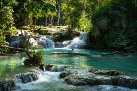 Lais Puzzle - Türkisfarbenes Wasser des Kuang Si-Wasserfalls, Luang Prabang, Laos. Tropischer Regenwald - 2.000 Teile