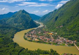Lais Puzzle - Luftaufnahme des Dorfes Nong Khiaw. Nord-Laos. Südostasien - 1.000 Teile