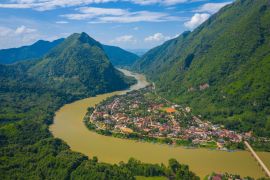 Lais Puzzle - Luftaufnahme des Dorfes Nong Khiaw. Nord-Laos. Südostasien - 2.000 Teile