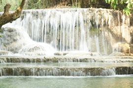 Lais Puzzle - Kuang Si Wasserfall und Teiche im tropischen Regenwald in Laos - 2.000 Teile