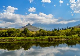 Lais Puzzle - Spiegelung von Wolken und Bergen in den Drakensbergen, Lesotho, Südafrika - 1.000 Teile