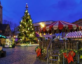 Lais Puzzle - Domplatz und Weihnachtsbaum in der Nacht in Riga - 40, 100, 200, 500, 1.000 & 2.000 Teile