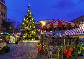 Lais Puzzle - Domplatz und Weihnachtsbaum in der Nacht in Riga - 1.000 Teile