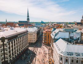 Lais Puzzle - Winteransicht der Altstadt von Riga aus der Vogelperspektive mit Blick auf den Fluss, die Nationalbibliothek und die Kuppelkathedrale - 40, 100, 200, 500, 1.000 & 2.000 Teile