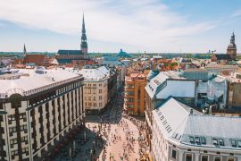 Lais Puzzle - Winteransicht der Altstadt von Riga aus der Vogelperspektive mit Blick auf den Fluss, die Nationalbibliothek und die Kuppelkathedrale - 2.000 Teile