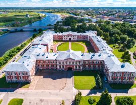 Lais Puzzle - Panoramablick über die Stadt Jelgava, den Fluss Lielupe und die Lettische Universität für Landwirtschaft - 40, 100, 200, 500, 1.000 & 2.000 Teile