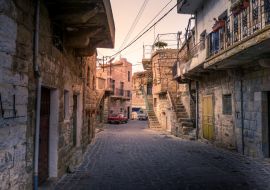 Lais Puzzle - Kopfsteinpflasterstraße in einer antiken Stadt im Hochland des Libanon - 1.000 Teile