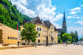 Lais Puzzle - Kathedrale St. Florin, altes und neues Parlament in Vaduz, Liechtenstein - 2.000 Teile