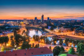 Lais Puzzle - Vilnius, Litauen, Europa. Sonnenuntergang Stadtbild. Modernes Bürogebäude - 2.000 Teile