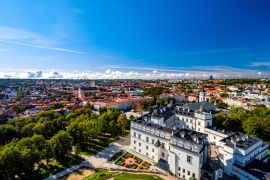 Lais Puzzle - Luftaufnahme der Altstadt von Vilnius, Litauen mit dem Palast der Großherzöge von Litauen im Vordergrund - 2.000 Teile