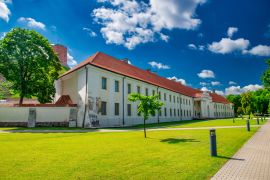 Lais Puzzle - Nationalmuseum von Litauen in Vilnius an einem klaren sonnigen Tag - 2.000 Teile