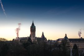 Lais Puzzle - Die Skyline über dem Petrus-Tal in Luxemburg-Stadt - 2.000 Teile