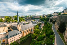 Lais Puzzle - Panoramablick auf die Stadt Luxemburg, an einem bewölkten Tag - 2.000 Teile