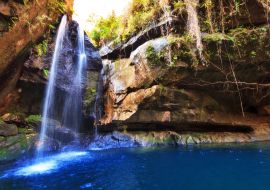 Lais Puzzle - Schöner Fluss und Kaskade in einer Schlucht im Isalo-Nationalpark, Madagaskar - 1.000 Teile