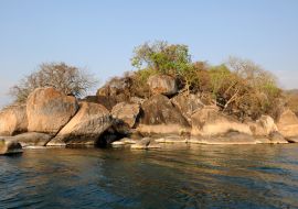 Lais Puzzle - Eine schöne und typische Felsgruppe am Rande des Malawi-Sees - 1.000 Teile