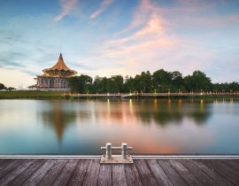 Lais Puzzle - Sarawak State Legislative Assembly (Dewan Undangan Negeri), Kuching, Sarawak, Malaysia. (Weichzeichner, leichte Bewegungsunschärfe) - 40, 100, 200, 500, 1.000 & 2.000 Teile