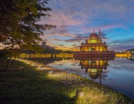 Lais Puzzle - Majestätischer Sonnenaufgang an der Putra-Moschee, Putrajaya, Malaysia - 40, 100, 200, 500, 1.000 & 2.000 Teile