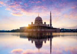 Lais Puzzle - Putra-Moschee bei Sonnenaufgang mit Spiegelung, Malaysia - 1.000 Teile