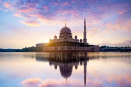 Lais Puzzle - Putra-Moschee bei Sonnenaufgang mit Spiegelung, Malaysia - 2.000 Teile