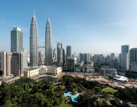 Lais Puzzle - Skyline von Kuala Lumpur und Wolkenkratzer in Malaysia. Downtown Geschäftsviertel Zentrum von Kuala Lumpur sehen Petronas Zwillingsturm in Malaysia. Asien - 40, 100, 200, 500, 1.000 & 2.000 Teile