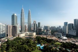 Lais Puzzle - Skyline von Kuala Lumpur und Wolkenkratzer in Malaysia. Downtown Geschäftsviertel Zentrum von Kuala Lumpur sehen Petronas Zwillingsturm in Malaysia. Asien - 2.000 Teile