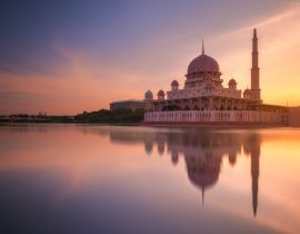 Lais Puzzle - Blick auf die Putra-Moschee bei Sonnenaufgang, Putrajaya, Malaysia - 40, 100, 200, 500, 1.000 & 2.000 Teile