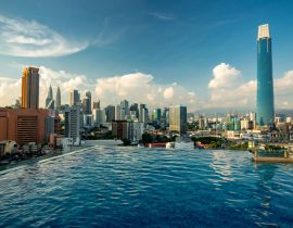 Lais Puzzle - Blick auf die Skyline von Kuala Lumpur am Pool - 40, 100, 200, 500, 1.000 & 2.000 Teile