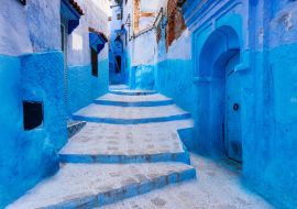 Lais Puzzle - Blick auf eine Straße in der Stadt Chefchaouen in Marokko - 1.000 Teile