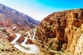 Lais Puzzle - Blick auf eine enge Straße in den Gorges du Dades in Marokko - 2.000 Teile